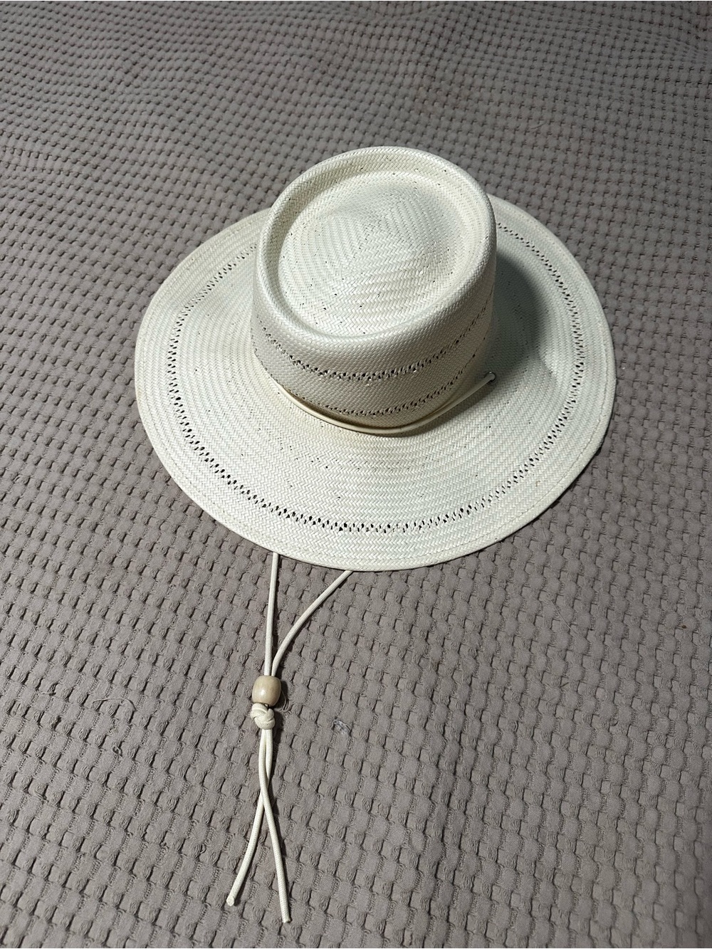 Lack of color cream straw hat